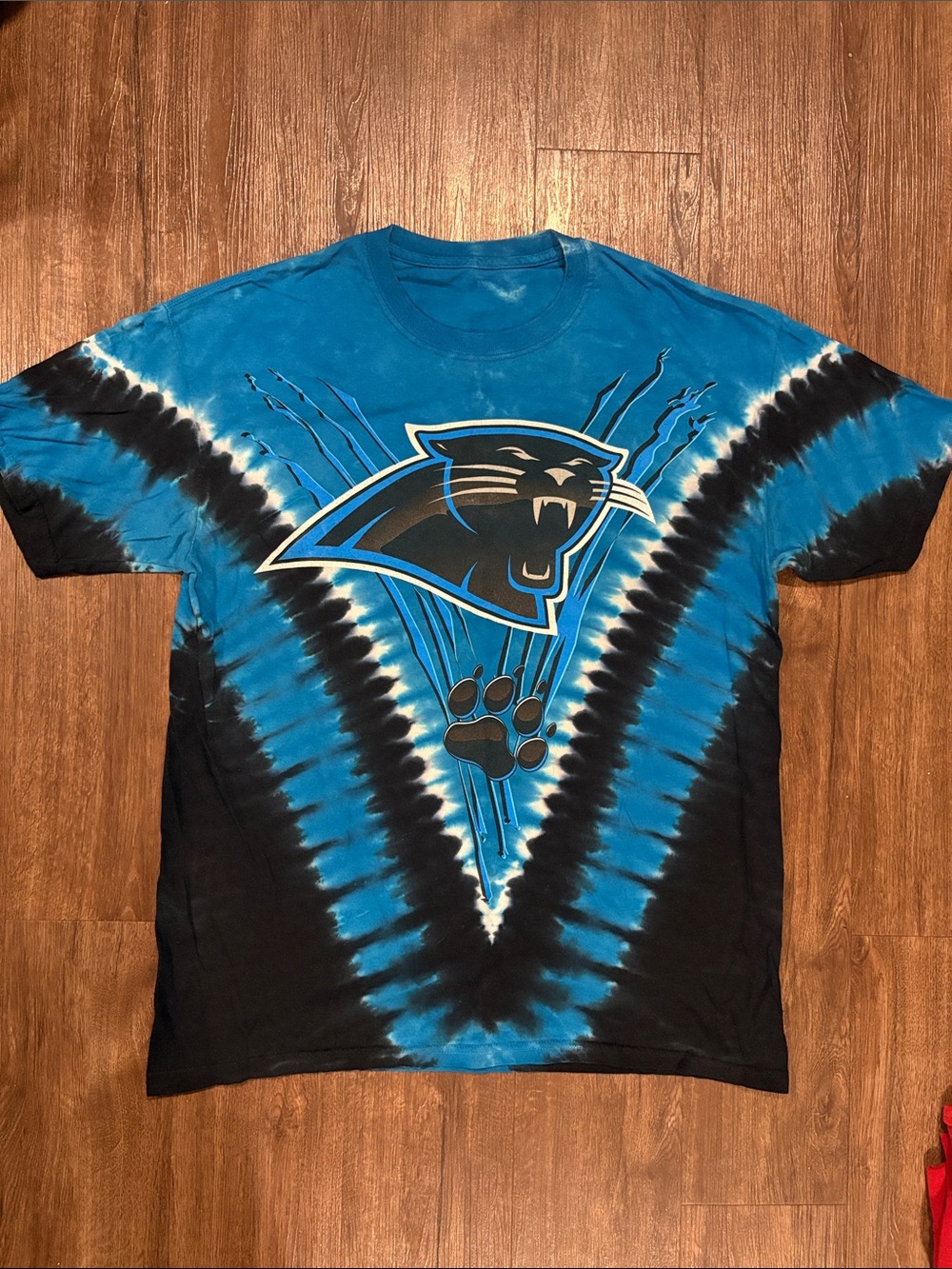 Carolina Panthers men’s large tie-dye T-shirt